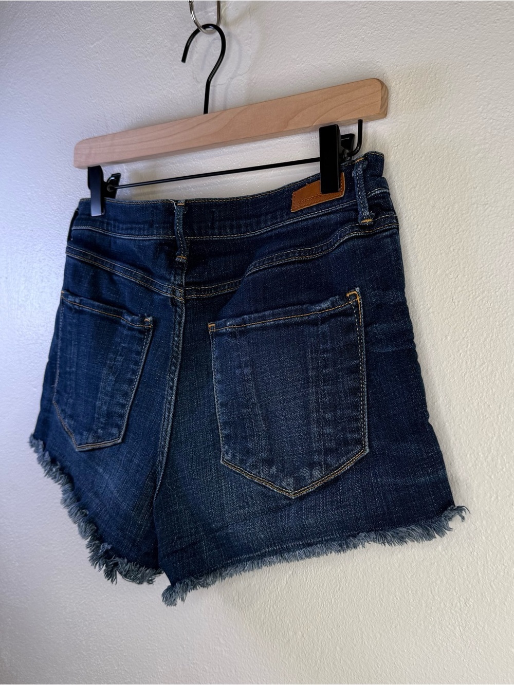 Abercrombie & Fitch Women’s Mid Rise Denim Jean Micro Shorts Size 29 - Picture 10 of 14